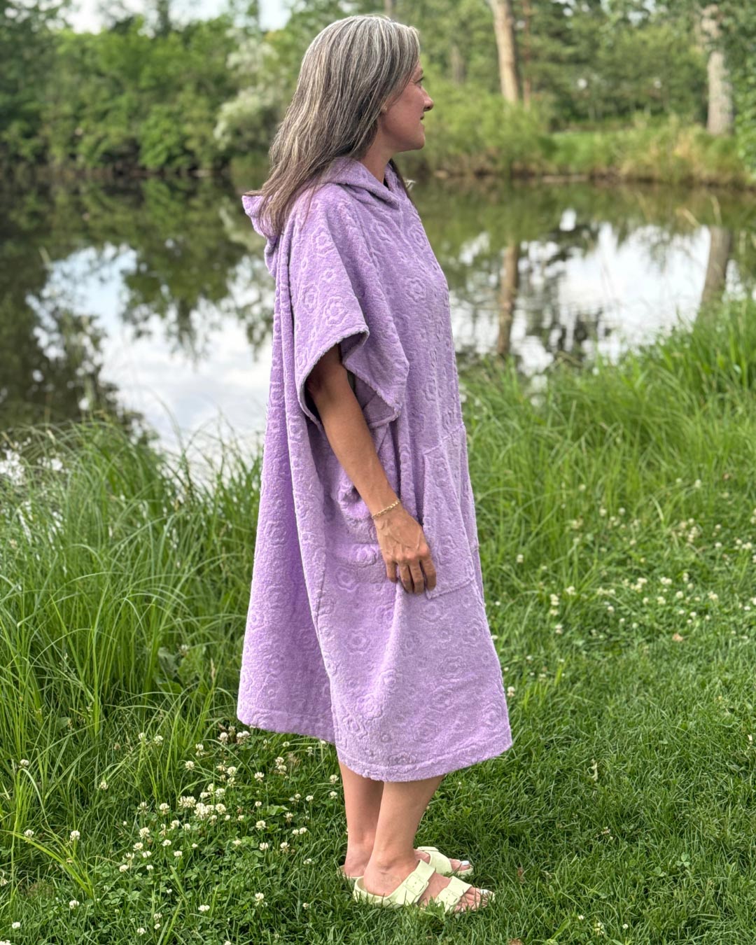 Shoreline Hooded Poncho Daisy Purple