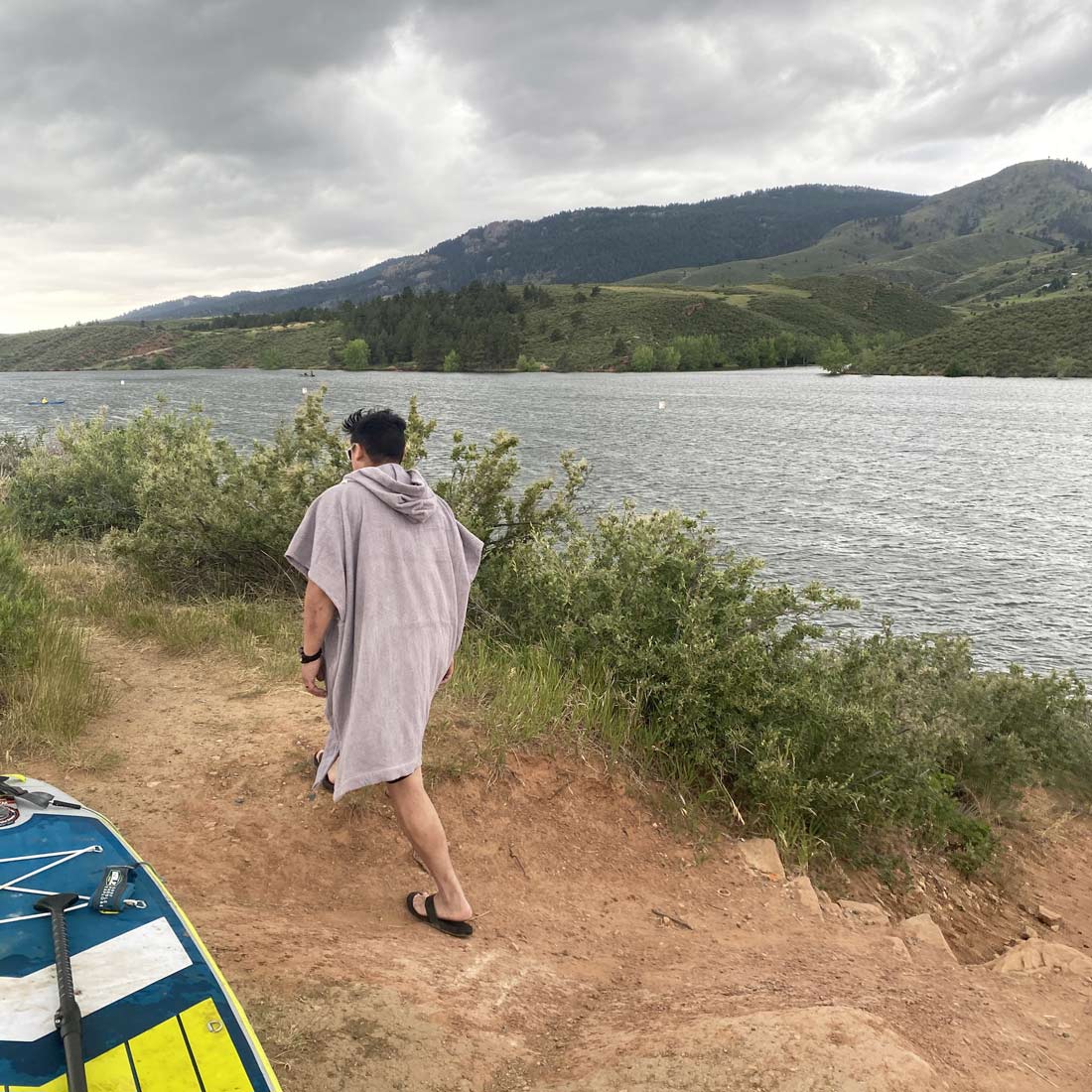 Shoreline Hooded Poncho Sharkskin Gray