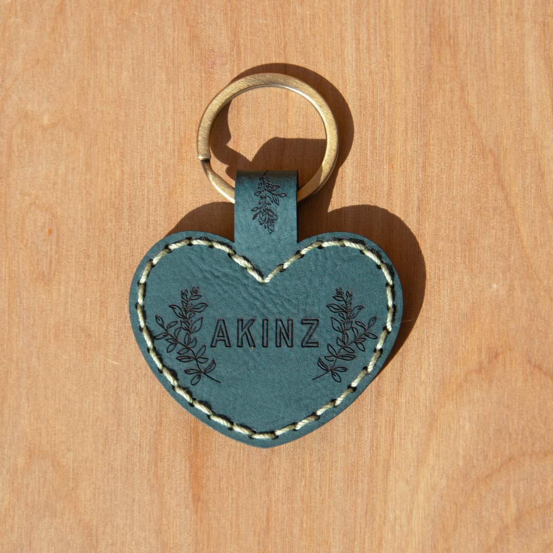mom-heart-keychain-back-akinz.jpg